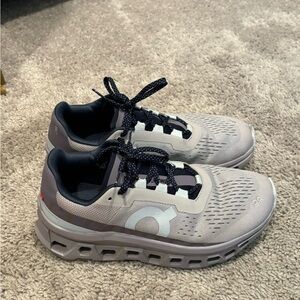 On Cloudmonster womens 7.5